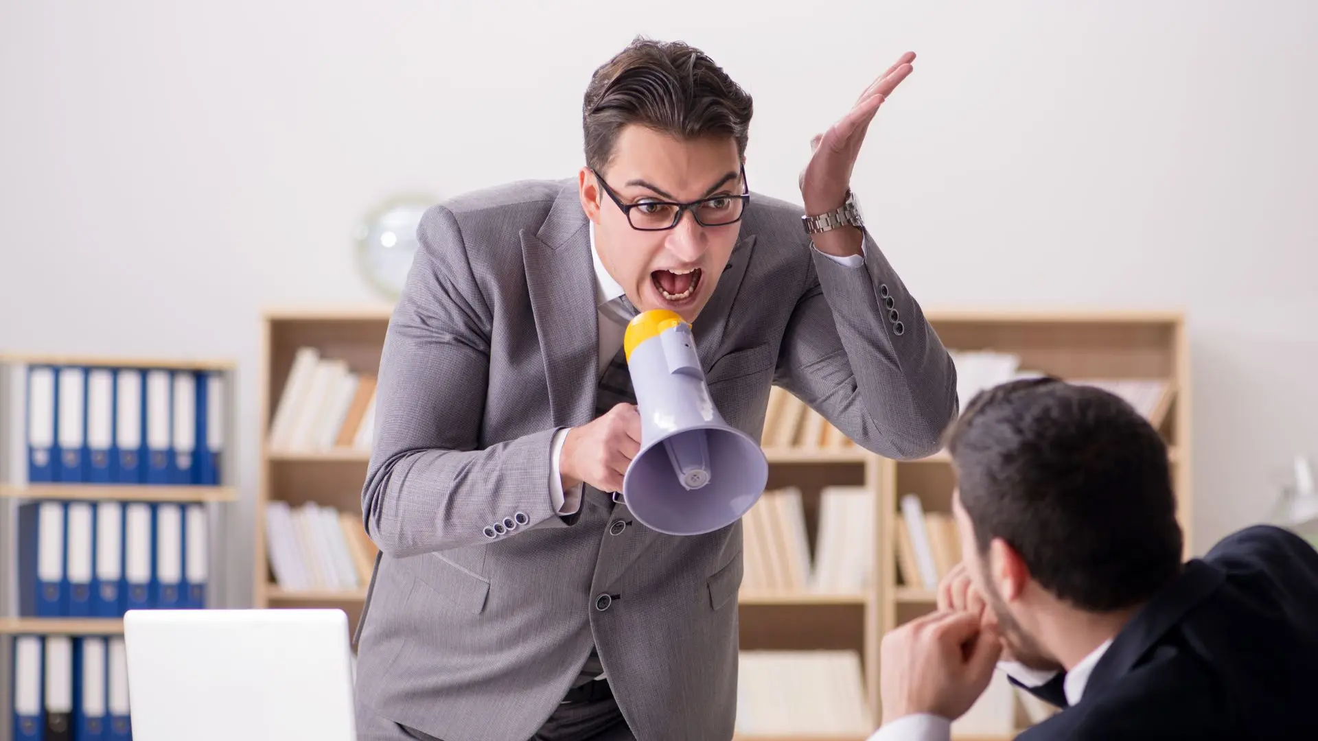 不合理的要求是磨練？看《穿著PRADA的惡魔》揭露職場斯德哥爾摩症候群