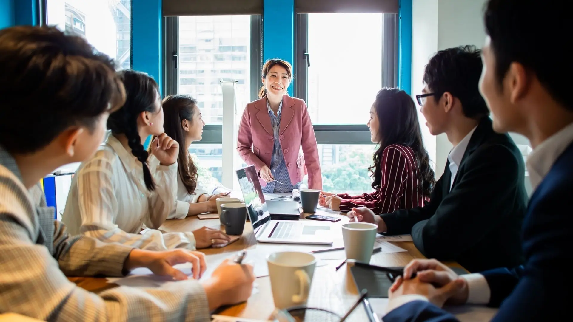 Why Middle Managers' Lateral Communication Skills Determine a Team's Ceiling (2)
