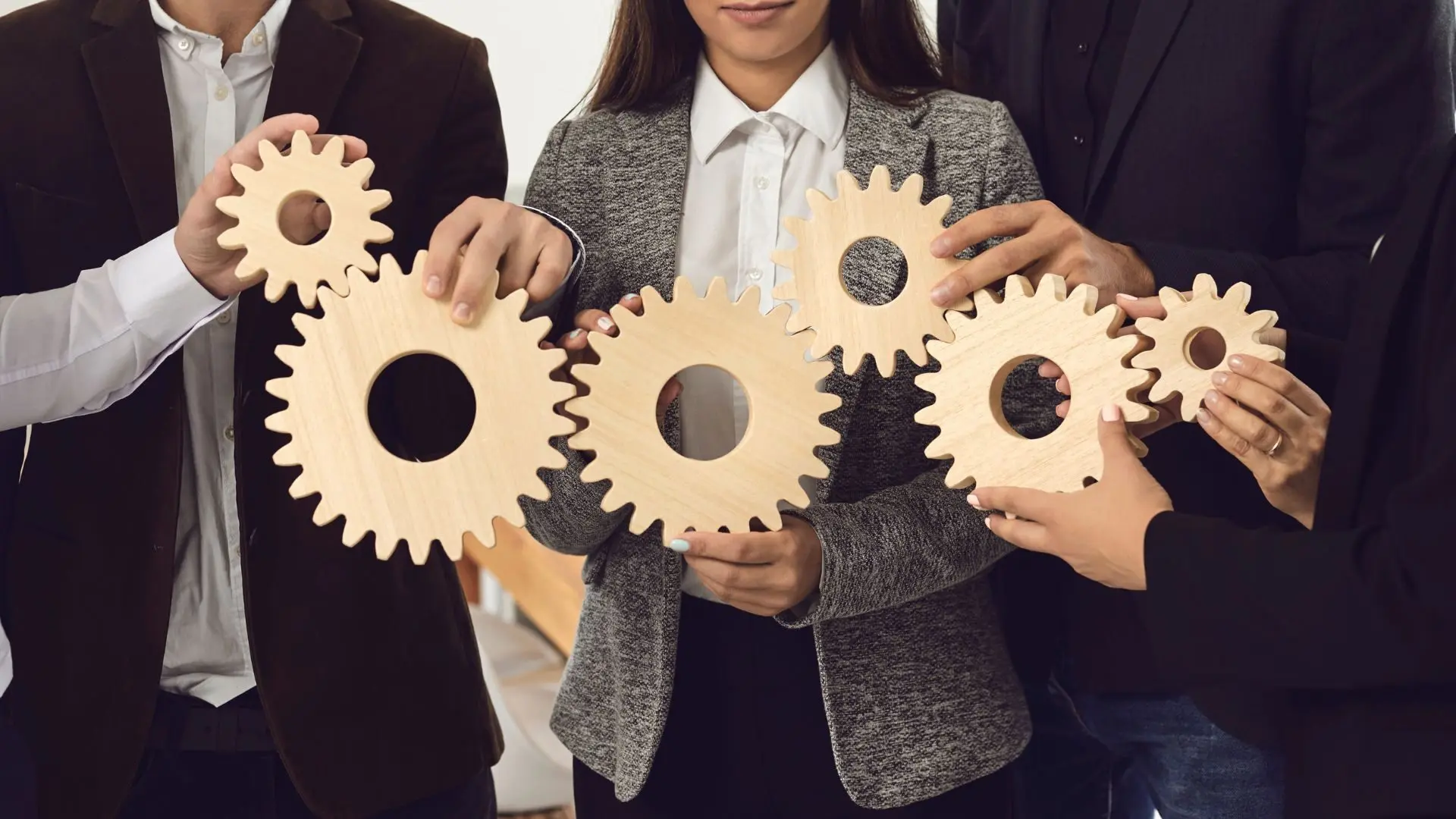 Why Middle Managers' Lateral Communication Skills Determine a Team's Ceiling