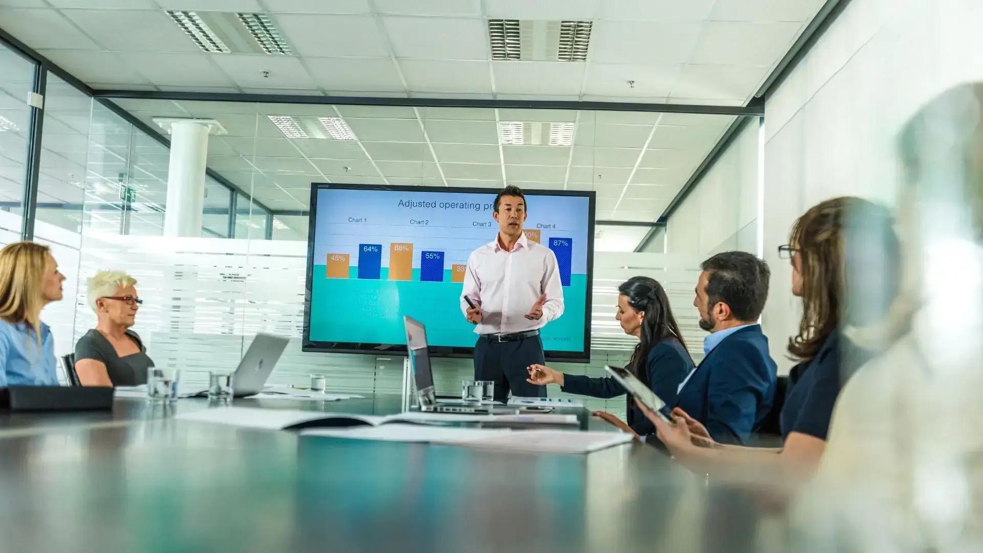 Presentation Techniques That Earn Back NT$40 Million 365 Ways to Explain the Same Product—Winning Buy-In from the CEO to Frontline Staff